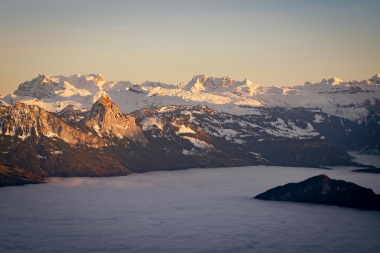 sergio-zhukov-gg9nzqNz1SU-unsplash